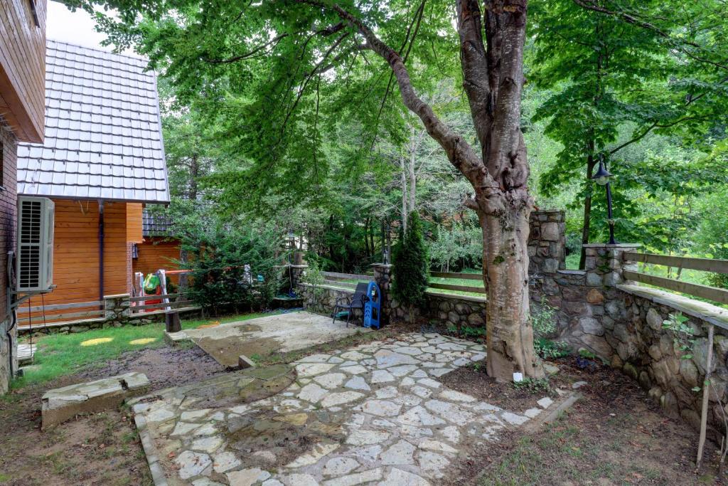 Captivating 3-Bed Villa in Brezovica Ski Centre photo 4