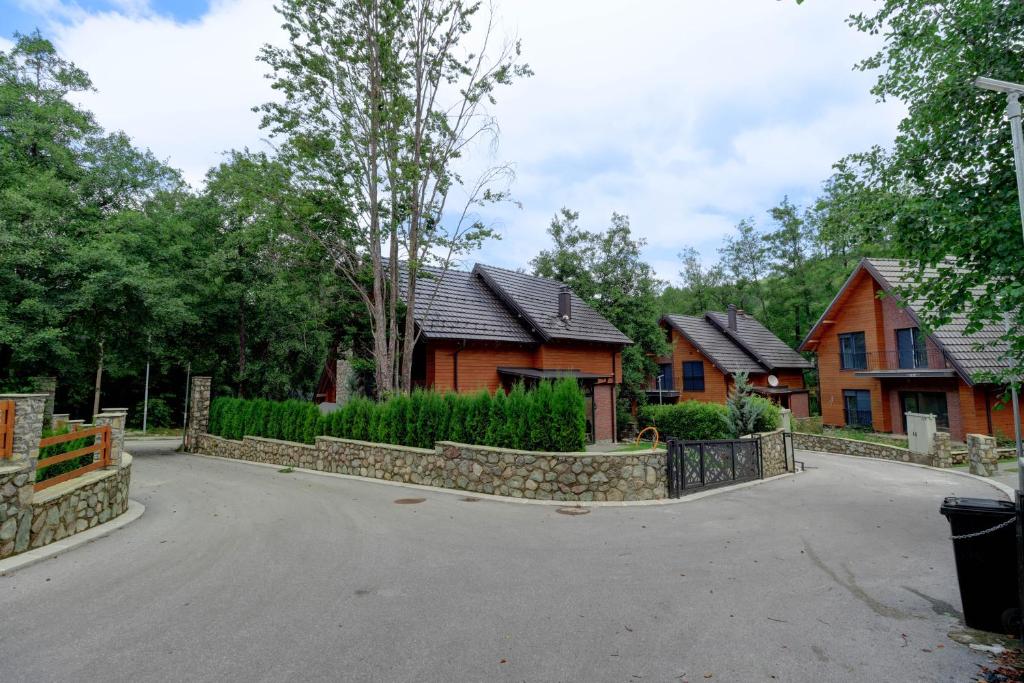 Captivating 3-Bed Villa in Brezovica Ski Centre photo 3