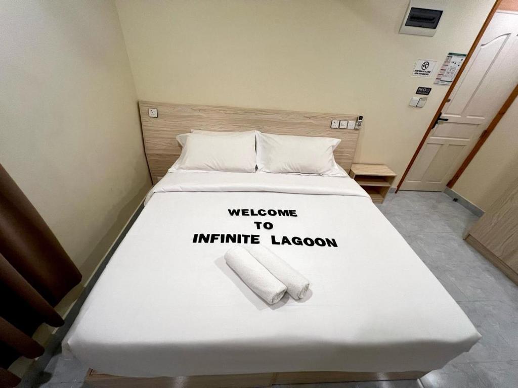 INFINITE LAGOON photo 2