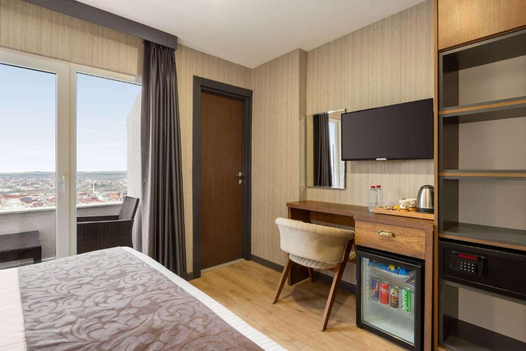 Operla Airport Hotels, Trademark Collection by Wyndham photo 3