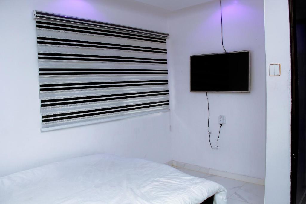 3 bedroom apartment (fully furnished), Festac photo 1