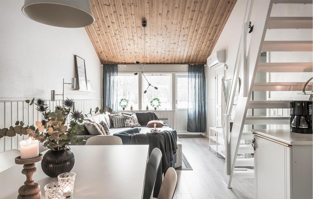 3 Bedroom Nice Apartment In Brans photo 2