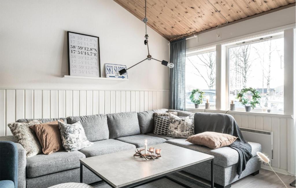 3 Bedroom Nice Apartment In Brans photo 3