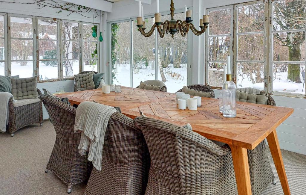 Beautiful Home In Hjrnarp With Jacuzzi photo 4