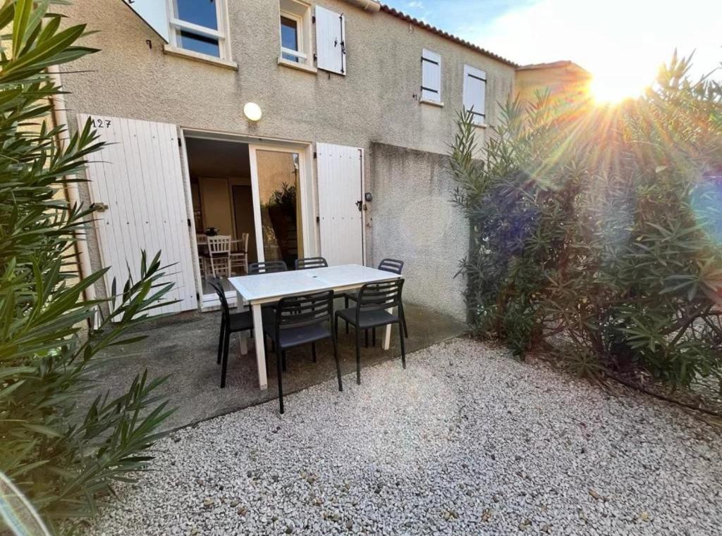 Bel appartement avec place de parking privée, piscines photo 1