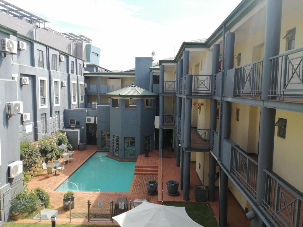 Airport Inn and Suites photo 4
