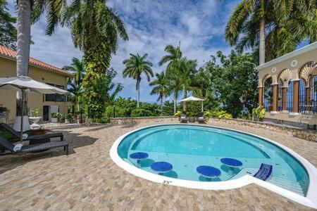 Hospitality Expert Zeppelin - Tour Pool Bar Beach photo 4