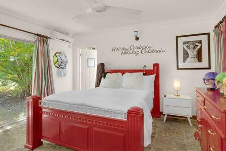 Hospitality Expert Madonna Tour Pool Bar Beach photo 1