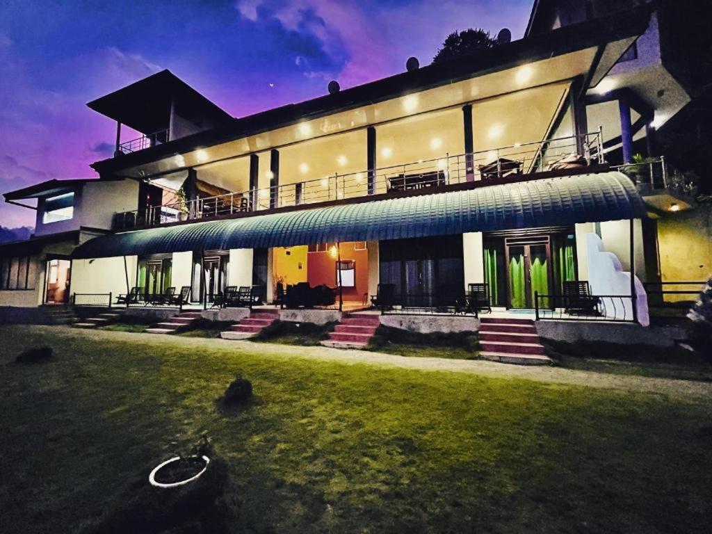 Edge Resort