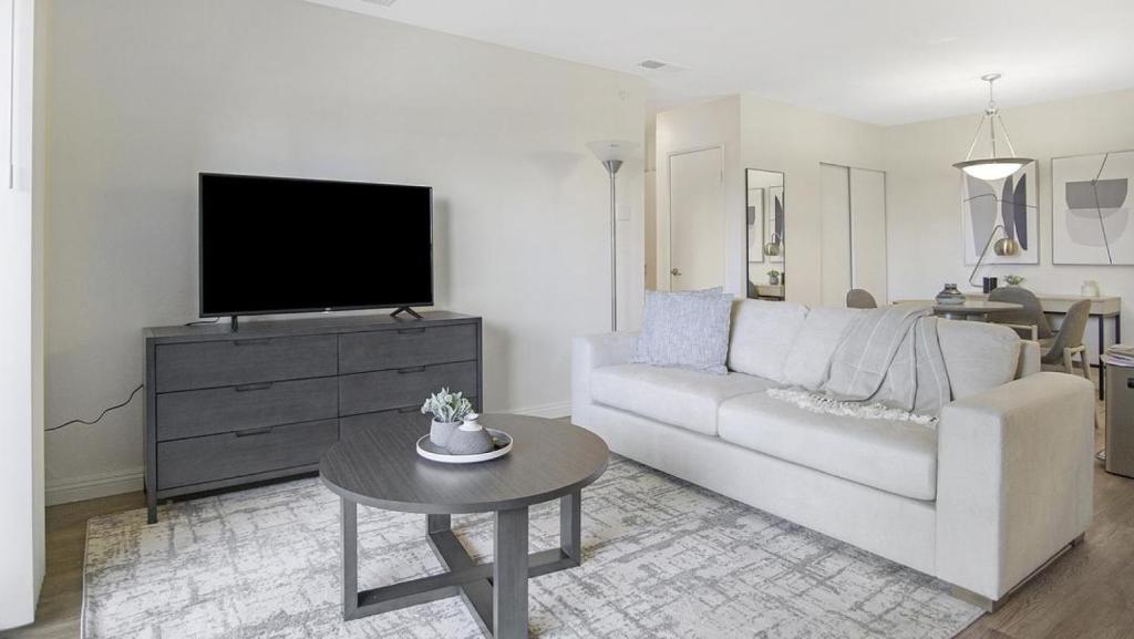 Landing Modern Apartment with Amazing Amenities (ID1233X125) image
