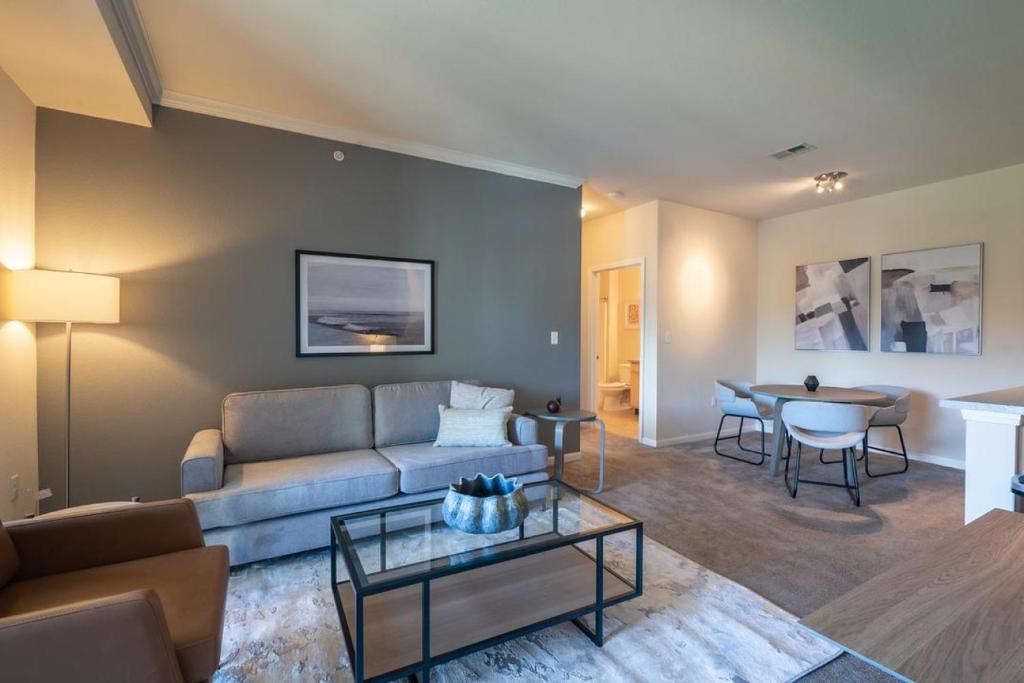 Landing Modern Apartment with Amazing Amenities (ID4429X43) image