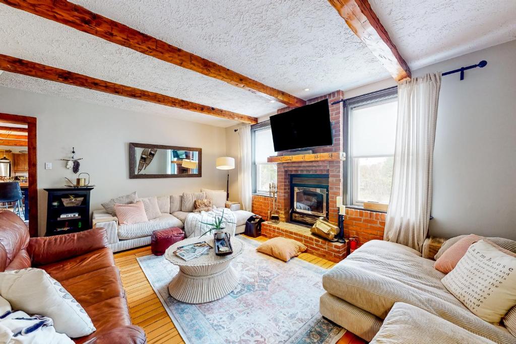 Pura Via: Southern Charm - Suite B photo 2