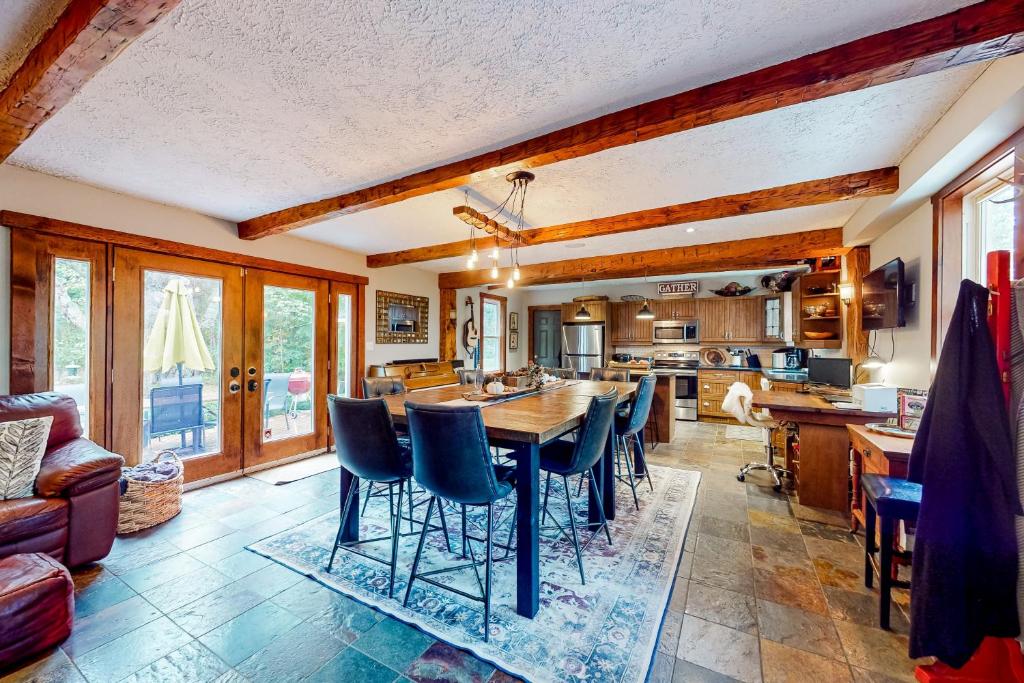 Pura Via: Southern Charm - Suite B photo 3