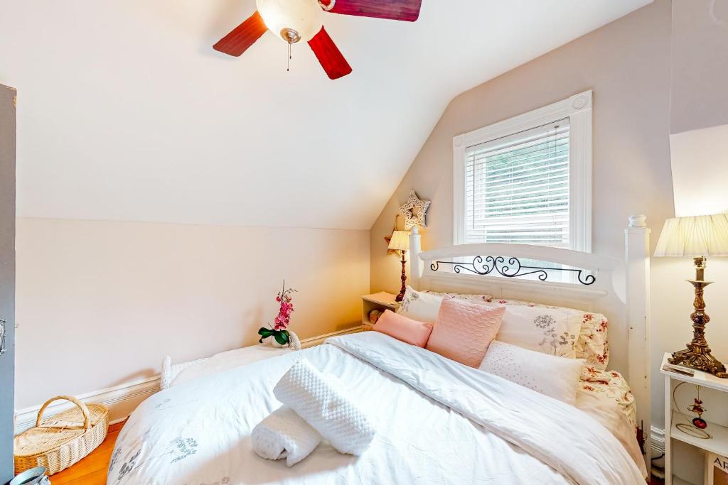 Pura Via: Southern Charm - Suite B photo 1
