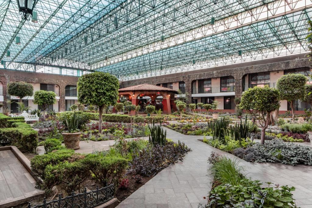 Radisson Hotel & Convention Center Toluca photo 1