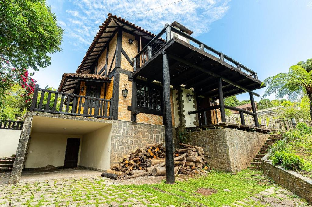 Casa estilo fazenda em Campos do Jordão RIS845