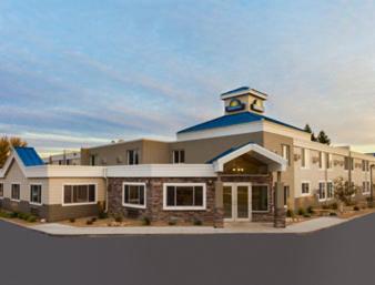 Days Inn by Wyndham Bismarck image