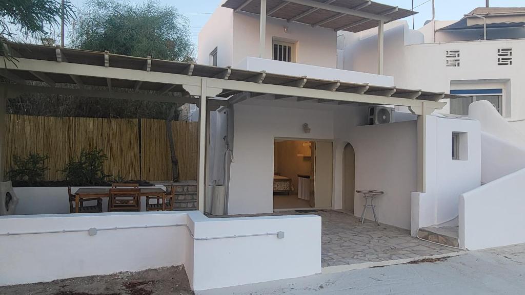 Greelax beachfront house photo 1