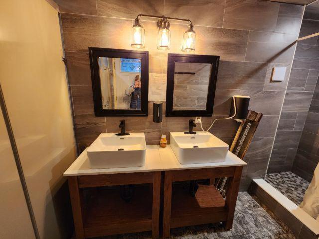 The Lake House, Couples Retreat! photo 2