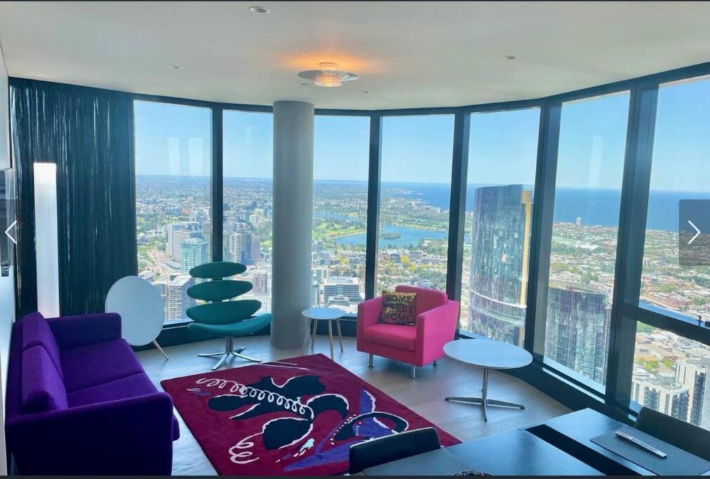 Sky High Luxury, Panoramic Views, Parking