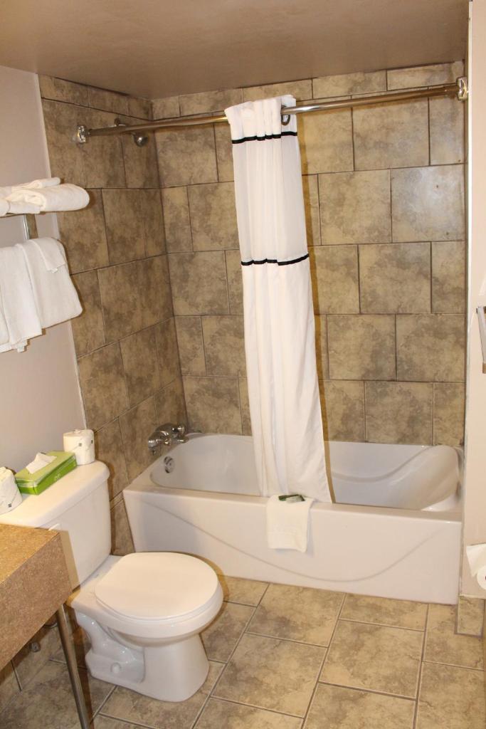 Travelodge by Wyndham Swift Current photo 3