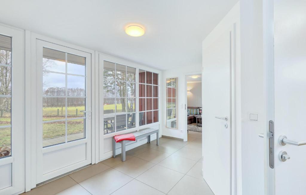 2 Bedroom Nice Home In Wustrow photo 4
