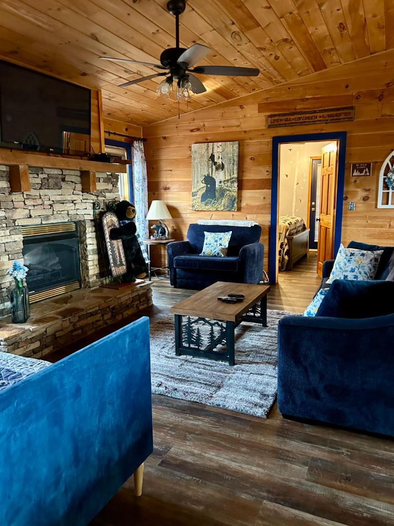 Blue Beary Delight Newly renovated Near Everything image