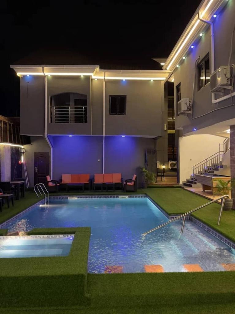 Infinite luxury hotels and suites