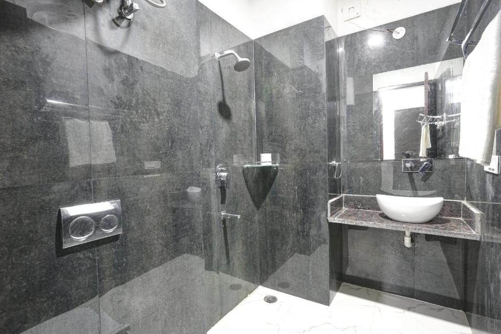 The Noble Suites, Near Spectrum Mall photo 4