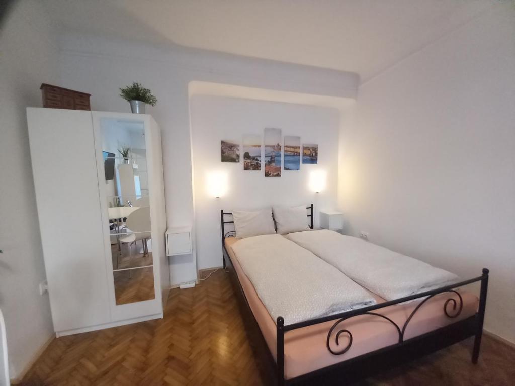 Budapest A+ Apartment - Tap to explore photos