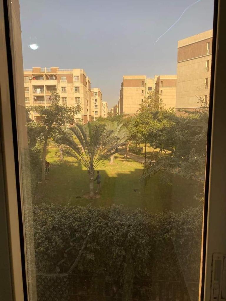 Luxurious, fully furnished and well equipped apartment with modern amenities, stunning views, and convenient location for remote work or studying from home photo 4