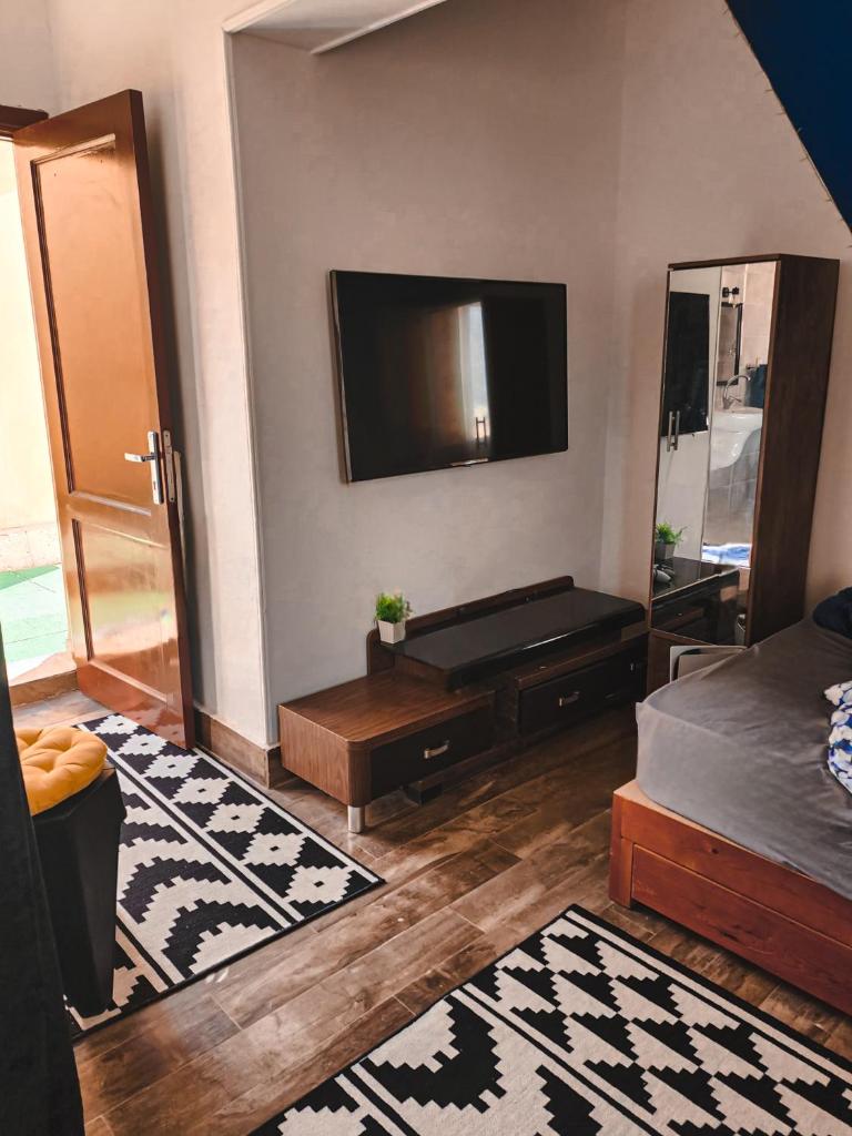 Private Studio, AC, kitchen, TV, Wi-Fi