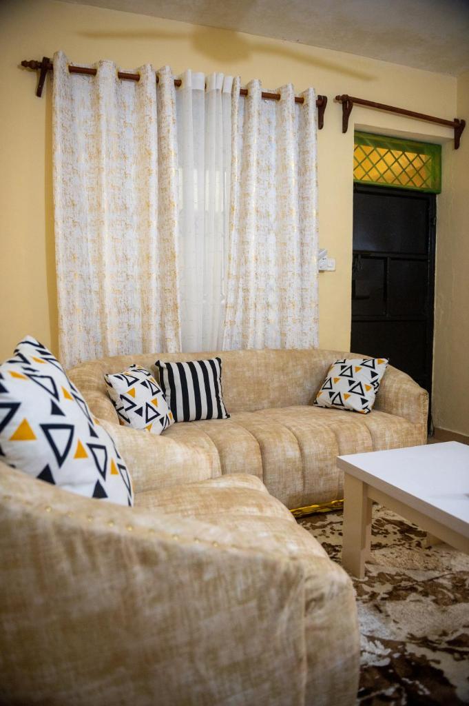 Clarine Cozy Holiday Home photo 1