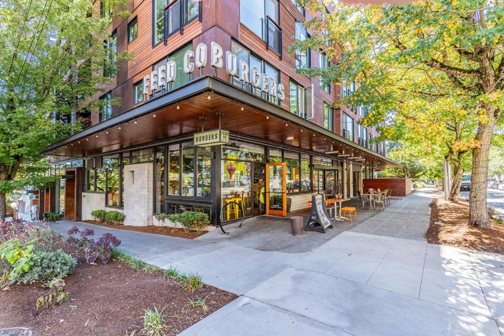 Seattle Modern and Stylish Penthouse Apartment (Wifi, Pet Friendly, Rooftop) photo 3