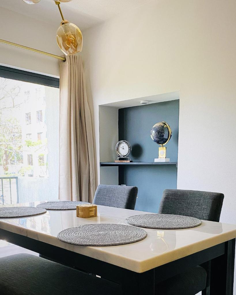 Entire Beautiful condo with rooftop pool and gym photo 2
