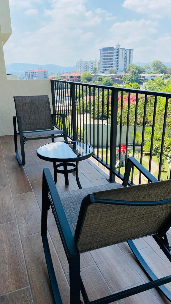 Entire Beautiful condo with rooftop pool and gym photo 1