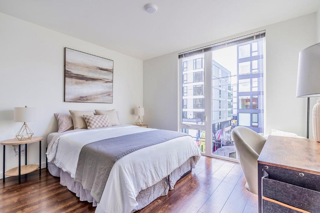 Seattle Modern and Stylish Penthouse Apartment (Wifi, Pet Friendly, Rooftop) photo 2
