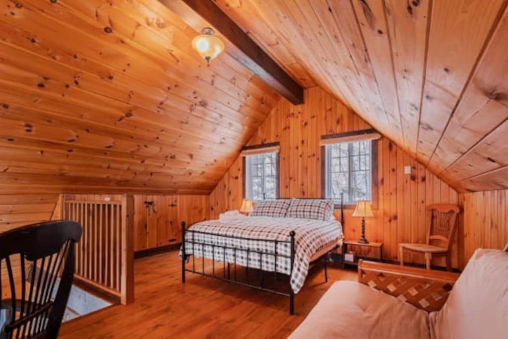 Royal St-Côme Private Hot Tub Chalet Retreat photo 2