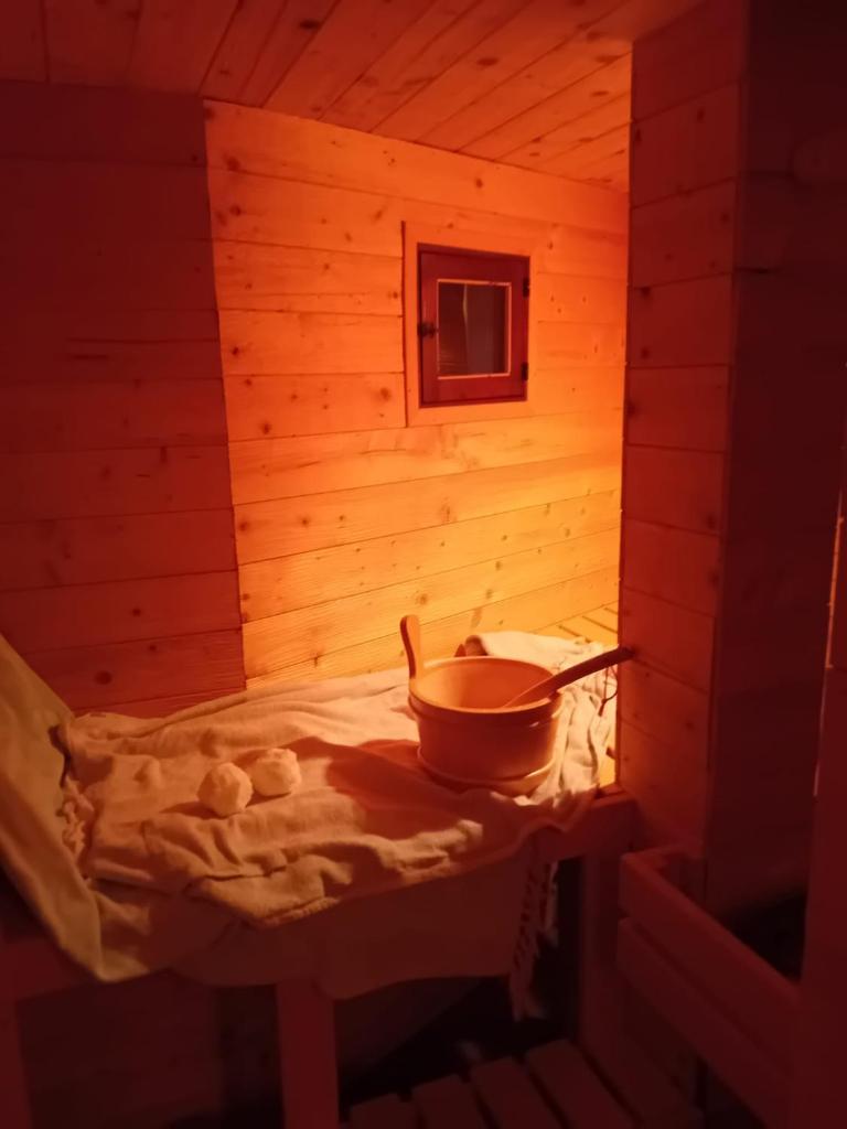 Wellnessoase mit Sauna und Whirlpool photo 2