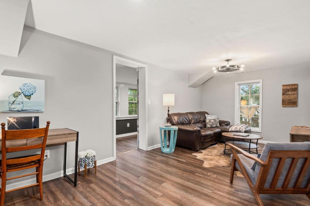 Stone Cottage 3 Bedroom Getaway - Stroll to DT Franklin - Historic Blakely House photo 2