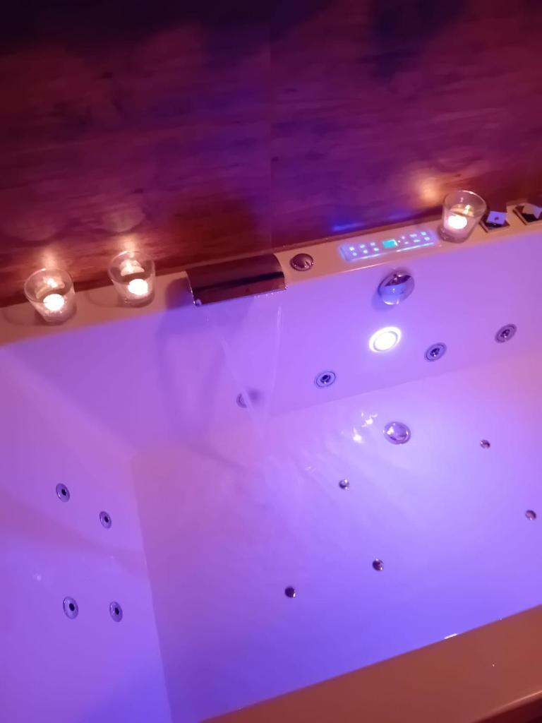 Wellnessoase mit Sauna und Whirlpool photo 1