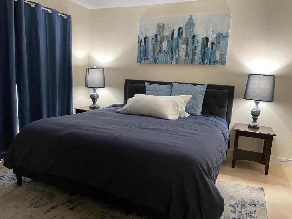 Newly Remodeled Family Friendly 3B/2B House image
