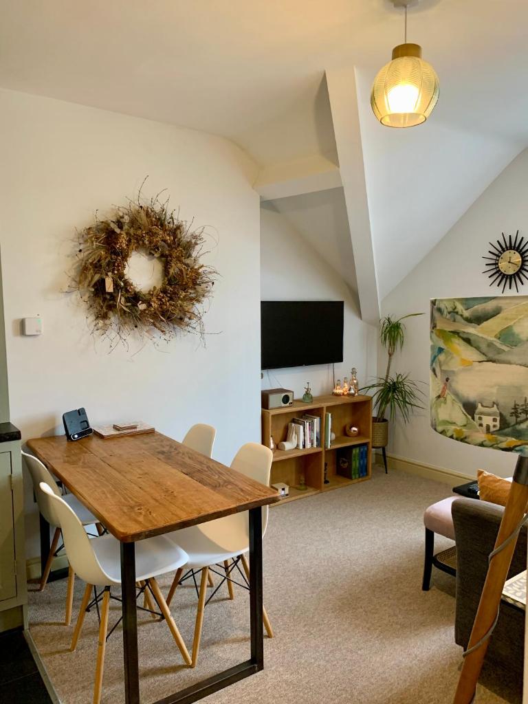 The Nest, central Ludlow one bed apartment - Tap to explore photos