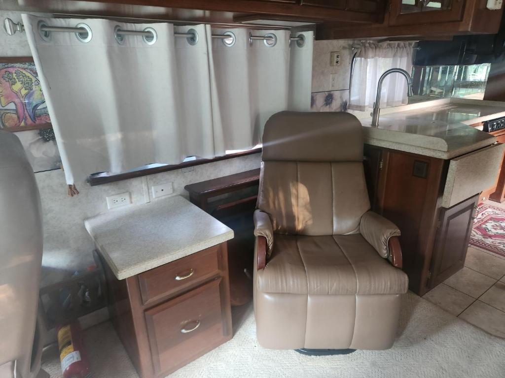 Luxury 41 ft Motorhome photo 1