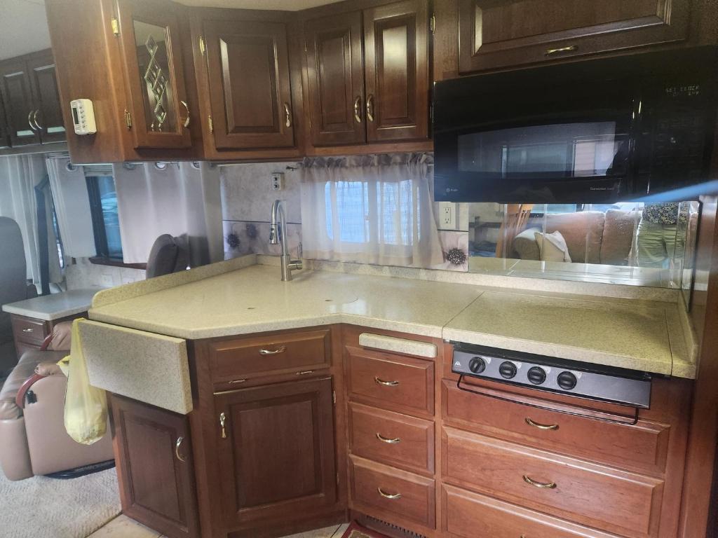 Luxury 41 ft Motorhome photo 4