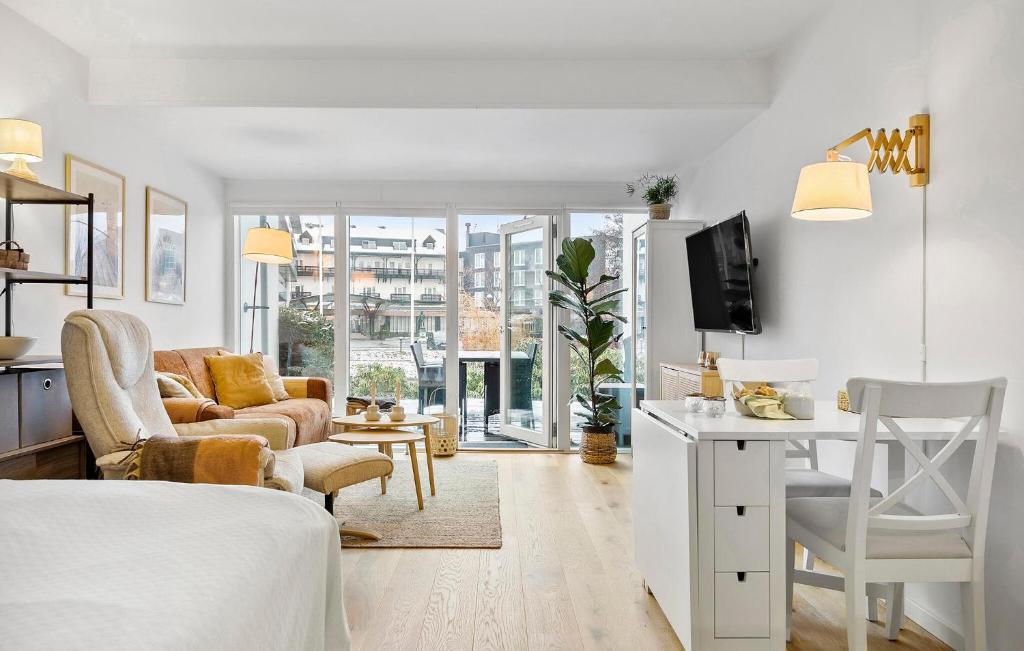 Stunning Apartment In Helsingr With Lake View