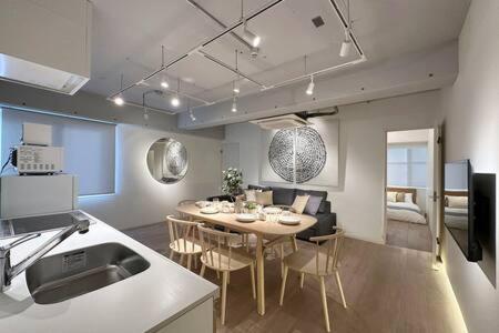 bHOTEL Art Bldg - Modern 2BR City Center for 8ppl photo 1