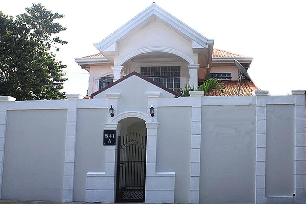 Leizel's Bed & Breakfast photo 1