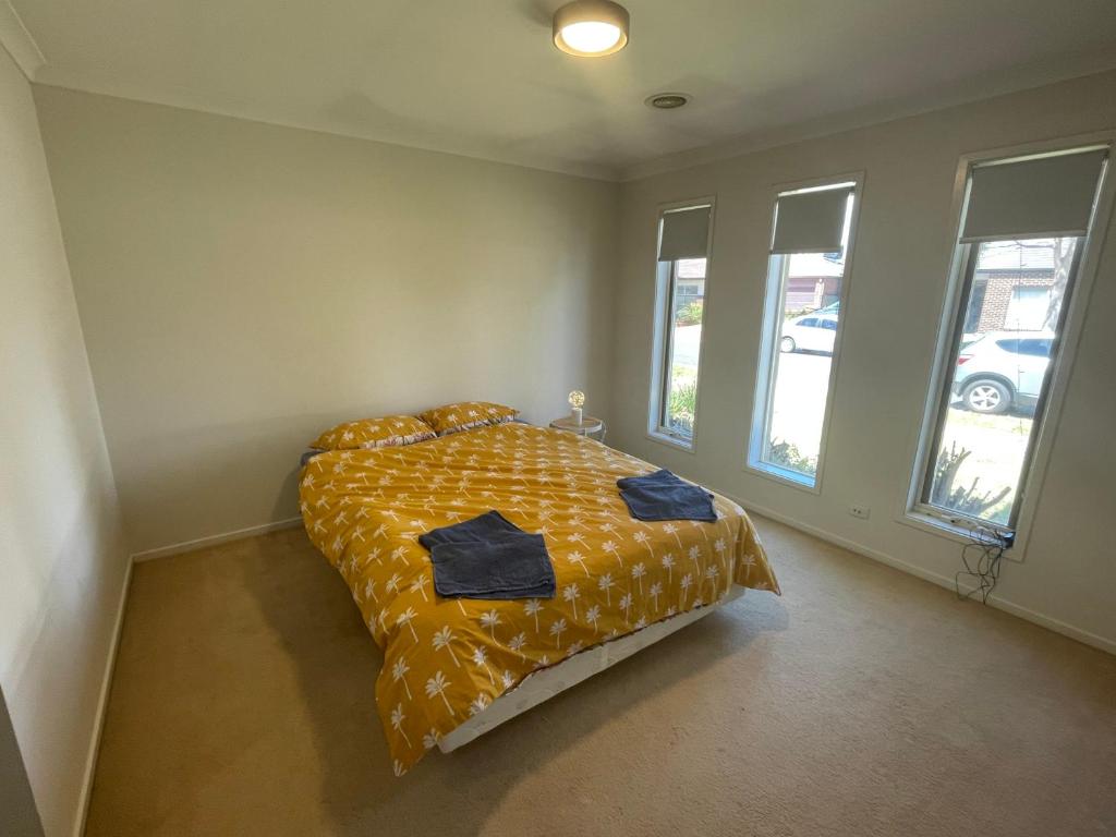 Elegant master bedroom with private bathroom photo 4