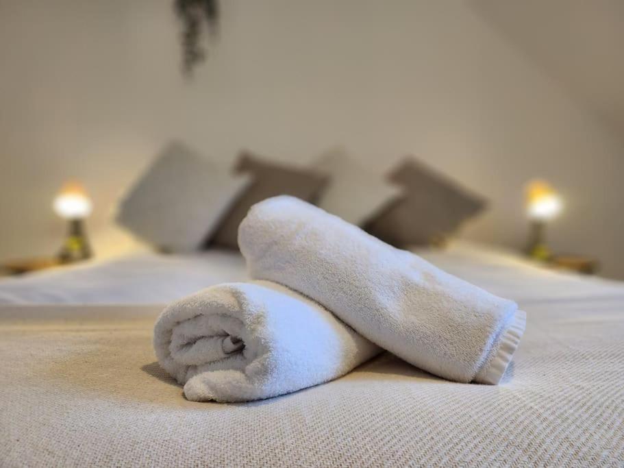 SuperValue Suite 3 - Fast WiFi, Hotel Linen, Keyless Entry, City only 10 Mins - BY PROPERTY PROMISE - Tap to explore photos